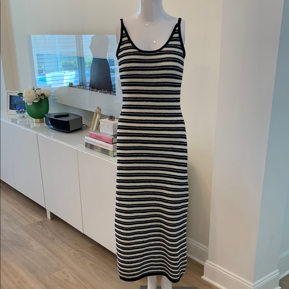 Universal Thread Black and White Sleeveless Sheath Dress